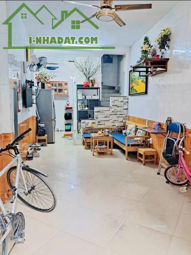 Nhà đẹp Phố Chiến Thắng, 40M x 2T, nở hậu, ô tô đỗ cửa, giá ngon 5 tỷ.