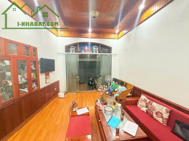 bán nhà Nam từ liêm, mặt ngõ thông, ô tô qua nhà, kinh doanh đỉnh, 55x 4 tầng . Giá 12,2