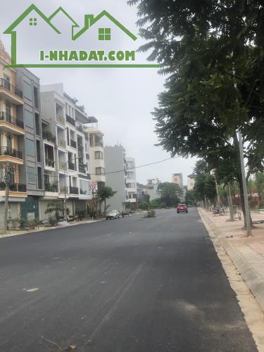 Bán Đất Tái Định Cư Ngọc Thụy Long Biên, DT: 62m2, sát công viên, giá 17 tỷ 800tr.