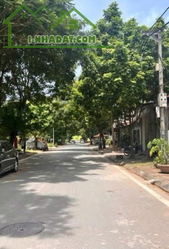 Thạch Bàn - Long Biên . 40m² Ô tô ngủ trong đất . Đường ngõ thông CÁC HƯỚNG. Sổ chính chủ