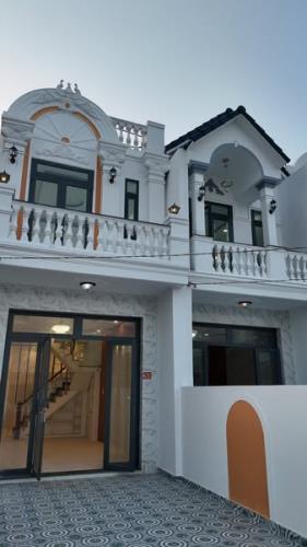 Chính chủ gởi bán gấp nhà 1 trệt 1 lầu 160m2 shr gần chợ Mỹ Hạnh Nam 2tỷ7