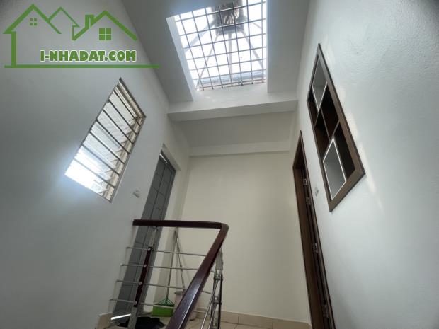 NHÀ LÔ GÓC – Ô TÔ TRÁNH – GIÁ CHỈ BẰNG NHÀ TRONG NGÕ NHỎ! Vị trí: Thượng Thanh – Long Biên - 4
