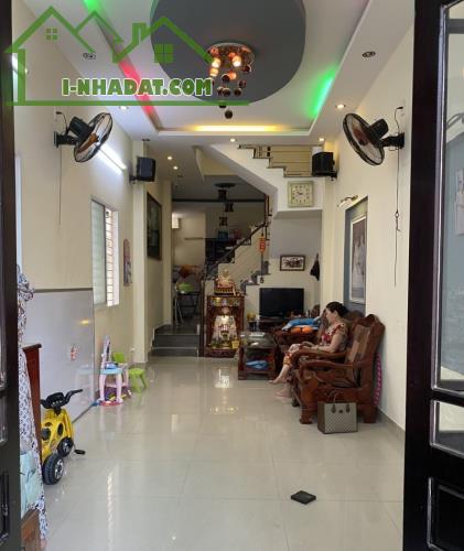 ♥ Nhà Kiệt rộng Hoàng Diệu, kẹp kiệt thoáng, 55m2, 3 mê đúc, sân rộng, 3.65 tỷ - 4