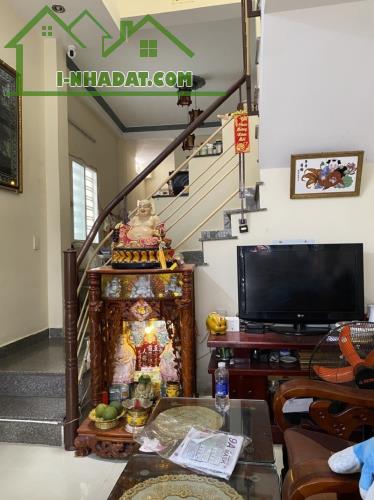 ♥ Nhà Kiệt rộng Hoàng Diệu, kẹp kiệt thoáng, 55m2, 3 mê đúc, sân rộng, 3.65 tỷ