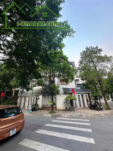 Cắt lỗ nhà Foresa  Xuân Phương 91x4T, MT6m, vỉa hè ô tô tránh, 20 tỷ - VIEW CÔNG VIÊN
