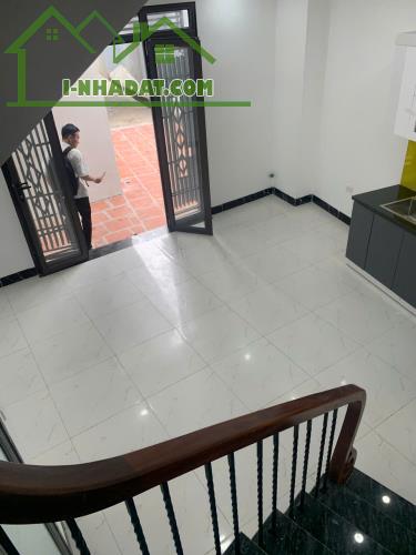Nhanh tay sở hữu nhà Phụng Châu, cạnh trục liên huyện 32m2*5T, gần TDTT, QL6, Chỉ 2,85 tỷ