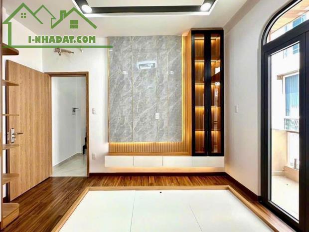 🔥 BÁN NHÀ 3 TẦNG GIÁ TỐT – GIÁP THỦ ĐỨC – 80M² THỔ CƯ 🔥
CƠ HỘI SỞ HỮU NHÀ PHỐ GIÁ MỀM - 1
