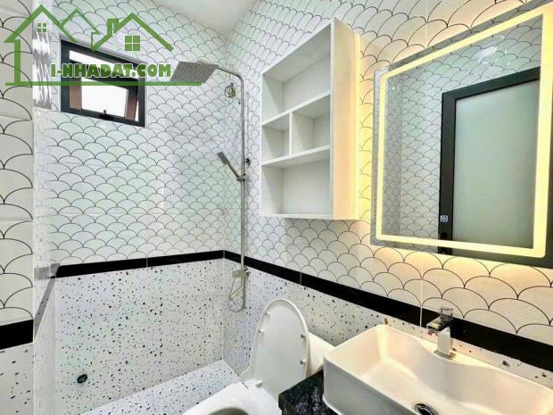 🔥 BÁN NHÀ 3 TẦNG GIÁ TỐT – GIÁP THỦ ĐỨC – 80M² THỔ CƯ 🔥
CƠ HỘI SỞ HỮU NHÀ PHỐ GIÁ MỀM - 2