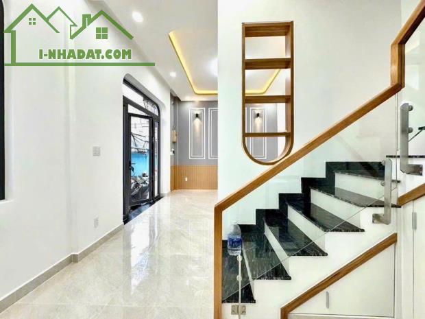 🔥 BÁN NHÀ 3 TẦNG GIÁ TỐT – GIÁP THỦ ĐỨC – 80M² THỔ CƯ 🔥
CƠ HỘI SỞ HỮU NHÀ PHỐ GIÁ MỀM - 4