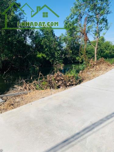 bán Đất ,thổ cư, đường xe hơi siêu đẹp ,ngay chợ TL 827 , 230m2 ,chỉ 3.xx triệu