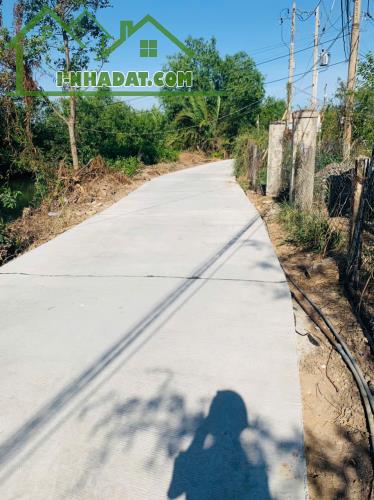 bán Đất ,thổ cư, đường xe hơi siêu đẹp ,ngay chợ TL 827 , 230m2 ,chỉ 3.xx triệu - 1