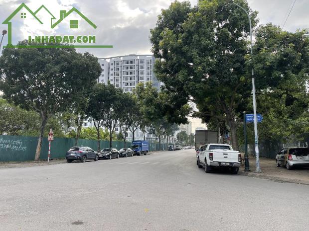 BÁN LÔ ĐẤT VÀNG KDT SÀI ĐỒNG DT 175M2 - MT 8.5M , VỈA HÈ RỘNG XÂY VĂN PHÒNG , BT ĐẸP - 2