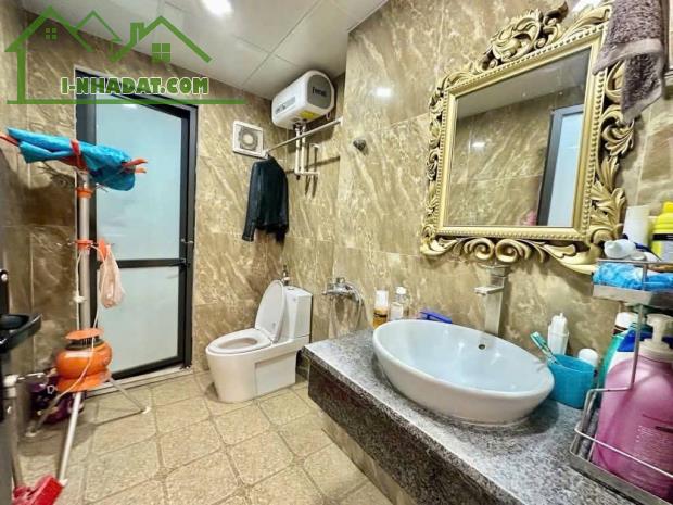 Nhà phân lô - Cầu Giấy - Ô tô - Thang máy - Kinh doanh - 40m - 5 Tầng - 12 tỉ.