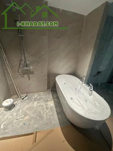 💜💜TUYỆT PHẨM NHÀ PHỐ NGUYỄN VĂN CỪ 101M2X7T MT 5M CHÀO 26.8 TỶ - GARA Ô TÔ 2-3 CHIẾC - F - 4