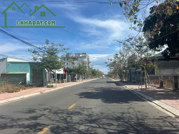 Bán đất thổ cư mặt tiền Nguyễn Du, thị xã LaGi giá rẻ gần biển cam bình - 1