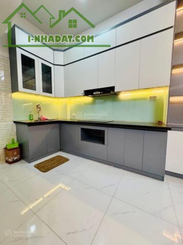 Nhà Trường Chinh - Chủ cần bán gấp - THANG MÁY - XÂY MỚI - 9 tỷ 7 - 2