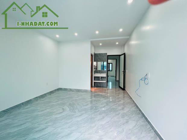 Siêu phẩm nhà 3 tầng Cách Hạ, Nam Sơn oto đỗ cửa giá chỉ 2,7x tỷ  LH 0979087664
