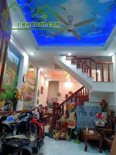 Bán nhà 3 Tầng ngay Trung Tâm Dĩ An,Gần trường THPT Dĩ An,đường 2 ô tô