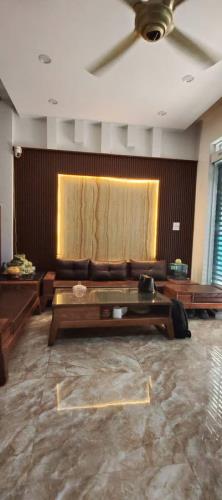 Bán nhà riêng Hoàng Đạo Thành, 30m2, 6T, mặt tiền 5,2m, ngõ ô tô đỗ cửa, thang máy, ngõ 4m - 4