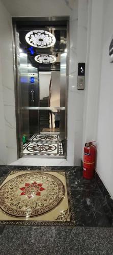 Bán nhà riêng Hoàng Đạo Thành, 30m2, 6T, mặt tiền 5,2m, ngõ ô tô đỗ cửa, thang máy, ngõ 4m - 3