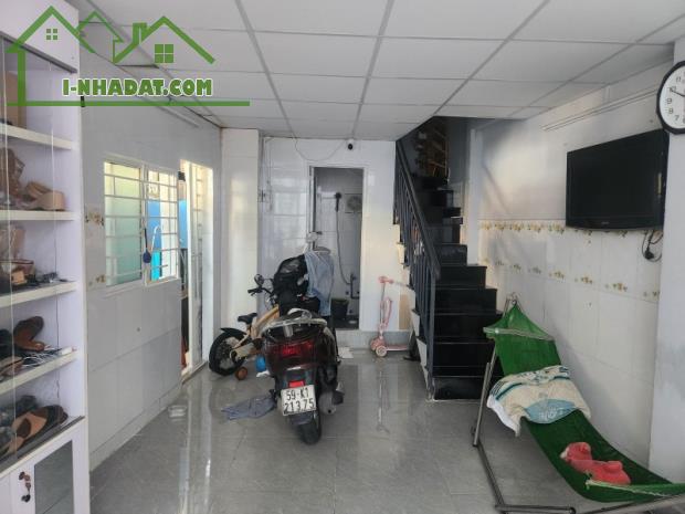 Bán nhà 3 tầng, sổ hồng riêng, hẻm thông, nhỉnh 1 tỷ, cách mạng tháng 8, Lái Thiêu, BD - 4