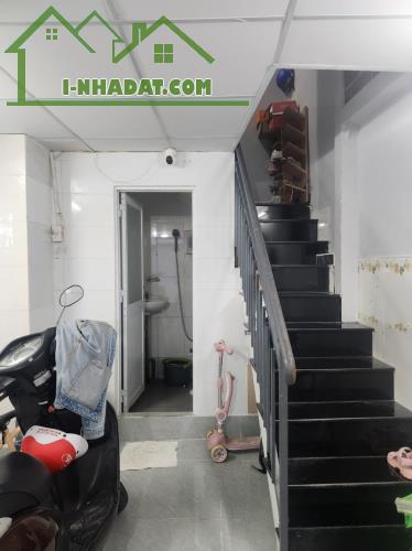Bán nhà 3 tầng, sổ hồng riêng, hẻm thông, nhỉnh 1 tỷ, cách mạng tháng 8, Lái Thiêu, BD - 3