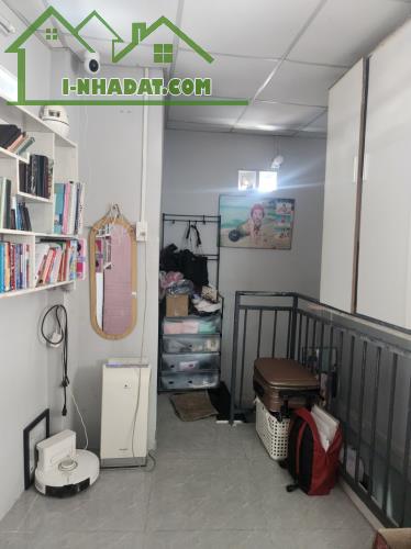 Bán nhà 3 tầng, sổ hồng riêng, hẻm thông, nhỉnh 1 tỷ, cách mạng tháng 8, Lái Thiêu, BD - 1