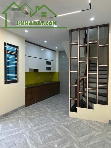 Bán nhà Bát Khối - Long Biên. Lô Góc - Thang Máy - Ô tô 7 chỗ. 30m x 6T. Lh 0965858116 - 1