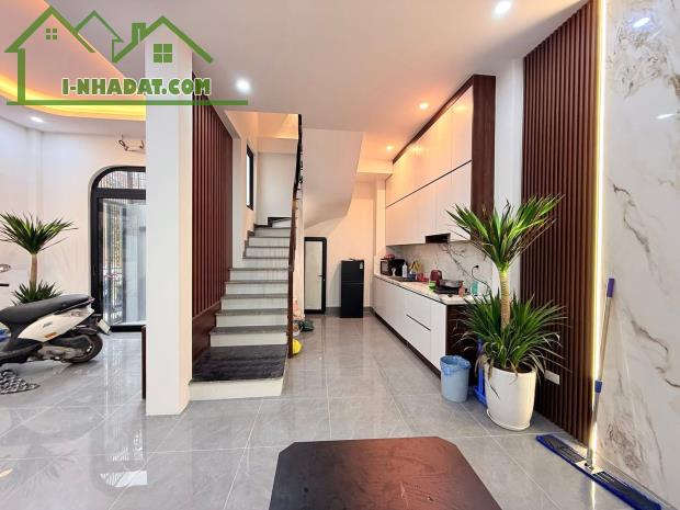70M2 - TẶNG GPXD 8 TẦNG THANG MÁY - NGÕ THÔNG - KINH DOANH - 13,2 TỶ - ĐỘI CẤN
