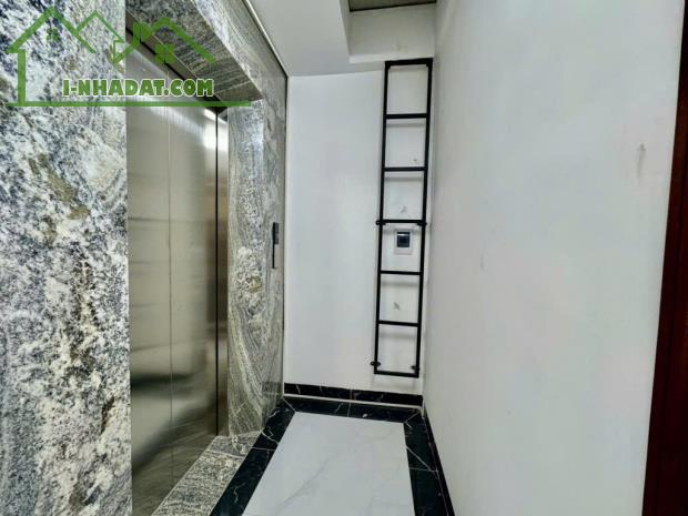 Hồ Tùng Mậu - DT48m2-Mt 4m-7 Tầng Thang máy -Full Nội Thất-Gara Oto