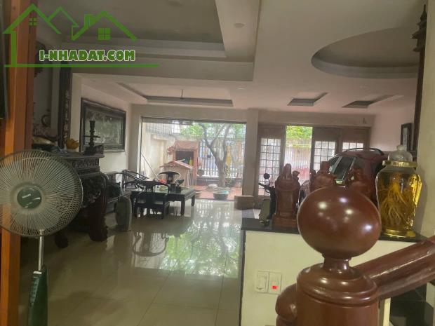 Bán nhà Nguyễn Văn Hưởng Long Biên HN