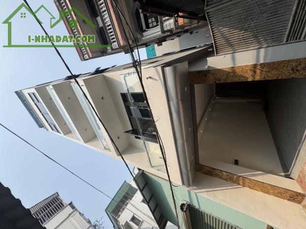 NHÀ ĐẸP DÂN XÂY PHỐ TRẠM - 3 THOÁNG - 07 TẦNG GARA Ô TÔ - THANG MÁY - NGÕ THÔNG - CỰC HIẾM