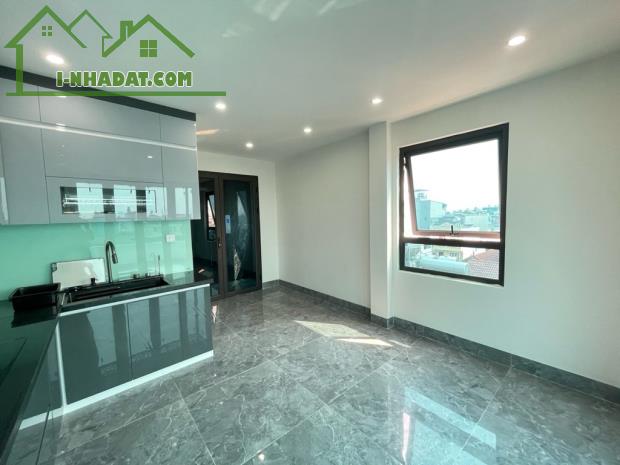 NHÀ ĐẸP DÂN XÂY PHỐ TRẠM - 3 THOÁNG - 07 TẦNG GARA Ô TÔ - THANG MÁY - NGÕ THÔNG - CỰC HIẾM - 3