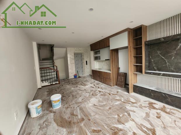 THANG MÁY - OTO VÀO NHÀ - SÁT CẦU VĨNH TUY - 1