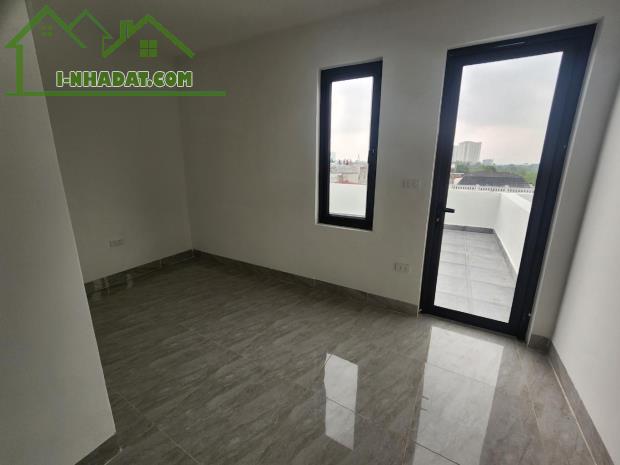 THANG MÁY - OTO VÀO NHÀ - SÁT CẦU VĨNH TUY - 2
