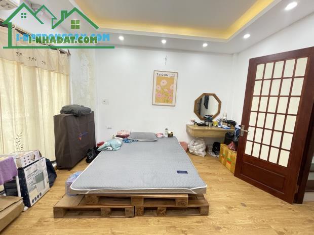CẦN BÁN GẤP NHÀ GỐC ĐỀ 39m2 mặt tiền SH đỗ thoải mái, giá chỉ 4 tỷ 9