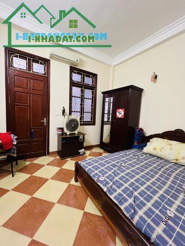 CẦN BÁN GẤP NHÀ GỐC ĐỀ 39m2 mặt tiền SH đỗ thoải mái, giá chỉ 4 tỷ 9 - 1