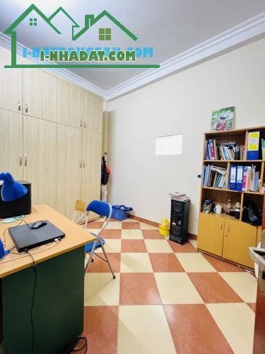 CẦN BÁN GẤP NHÀ GỐC ĐỀ 39m2 mặt tiền SH đỗ thoải mái, giá chỉ 4 tỷ 9 - 2