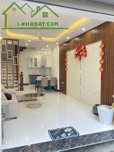 Bán nhà Di Trạch gần phố Nhổn 32M x 5 Tầng, ngõ rộng, ô tô đỗ gần giá 4.2 tỷ