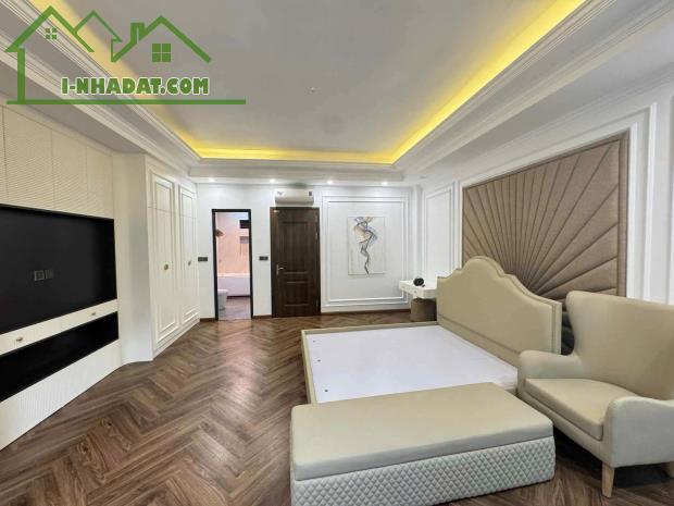 Bán nhà mặt phố Nguyễn Văn Cừ, DT 61m, 7 tầng thang máy, MT 4m, giá 33.5 tỷ.