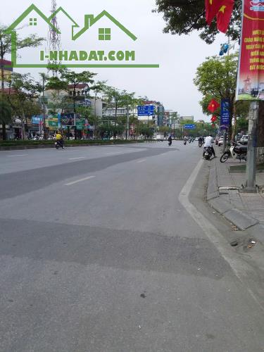 Bán nhà mặt phố Ngô Gia Tự, DT 90m, 2 tầng, MT 4.6m, giá 32 tỷ. - 2