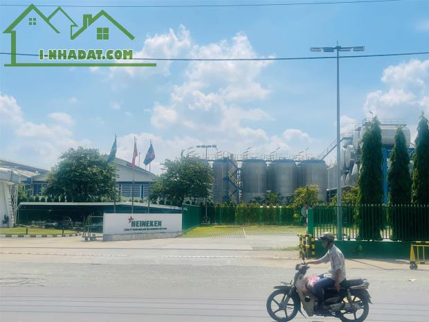 BÁN KHÁCH SẠN 7 TẦNG CÓ THANG MÁY, MẶT TIỀN ĐƯỜNG 12M SÁT LÊ VĂN KHƯƠNG QUẬN 12 - GẦN