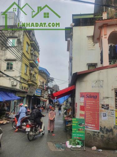 Bán nhà Trâu Quỳ – 60m² – 2 mặt ngõ thông – Giá 7 tỷ 🏡Thông tin : - Diện tích: 60m² -