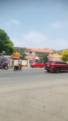 Bán nhà 1 Trệt 1 Lầu trung tâm TP Dĩ An,gần trường THPT Dĩ An,đường xe hơi - 1