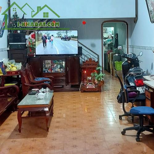 Bán nhà 1 Trệt 1 Lầu trung tâm TP Dĩ An,gần trường THPT Dĩ An,đường xe hơi