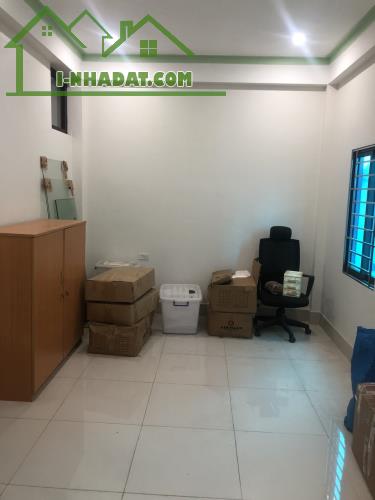 Cho thuê nhà Quang Tiến cạnh Vinsmart  55m2, 5 tầng, mới đẹp, ô tô cất trong nhà