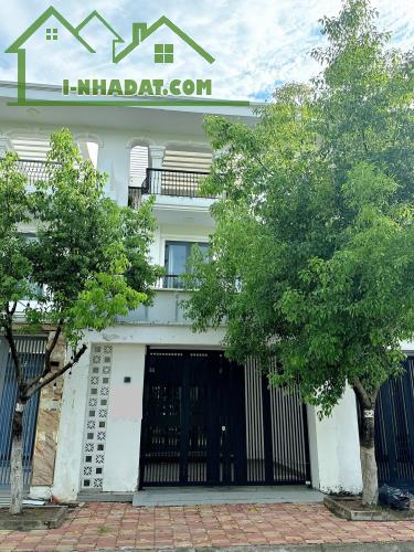 Bán nhà đối diện công viên 1 trệt 2 lầu khu đô thị Hưng Phú - 1