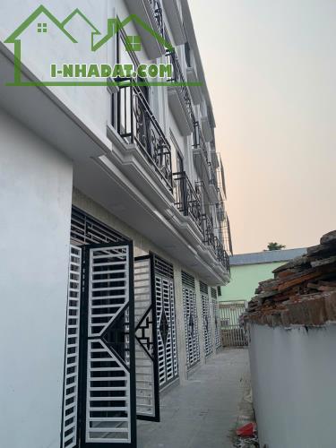 🏡🏡 Chỉ còn 2 căn duy nhất ngay gần ngã 3 trường Tiểu Học Phụng Châu - giá 2.5 tỷ ngõ oto
