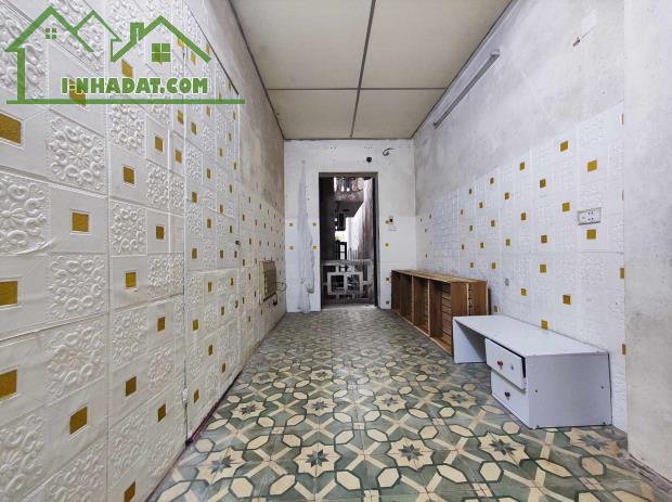 CHO THUÊ NHÀ NGUYÊN CĂN PHỐ TÔN ĐỨC THẮNG, ĐỐNG ĐA, CỰC GẦN PHỐ, CHỈ 4.2 TRIỆU - 1