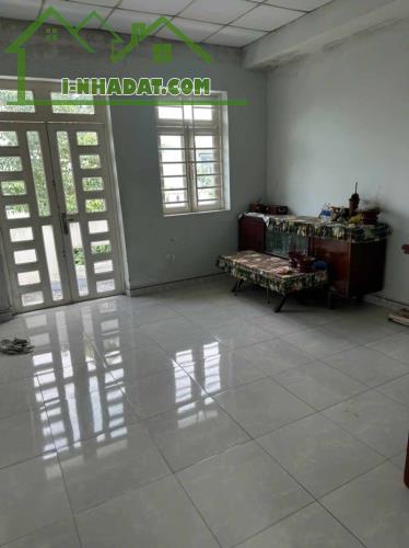 Bán nhà 3 Lầu 1 Trệt 100m2 Dĩ An,đường nhựa vài ô tô thông thoáng,gần chợ đêm - 2
